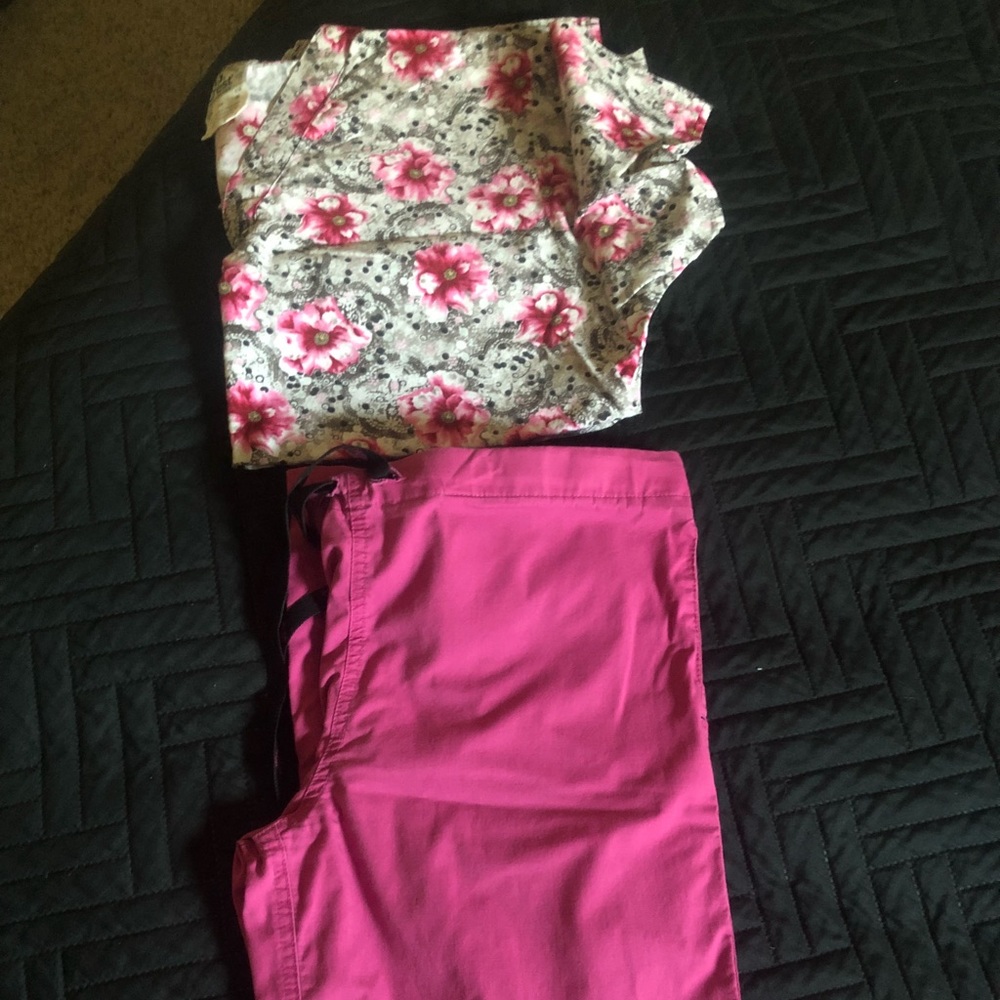 Medium scrub top and medium scrub pants